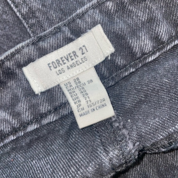 FOREVER 21 black jean shorts size 28 - Picture 3 of 3